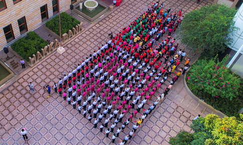 进杏装不忘初心 服膺使命”升旗典礼活动